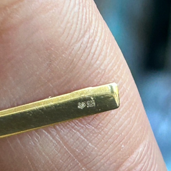 SALE‼️ 18 KARAT REAL GOLD H initial necklace 18 inches - Picture 7 of 10